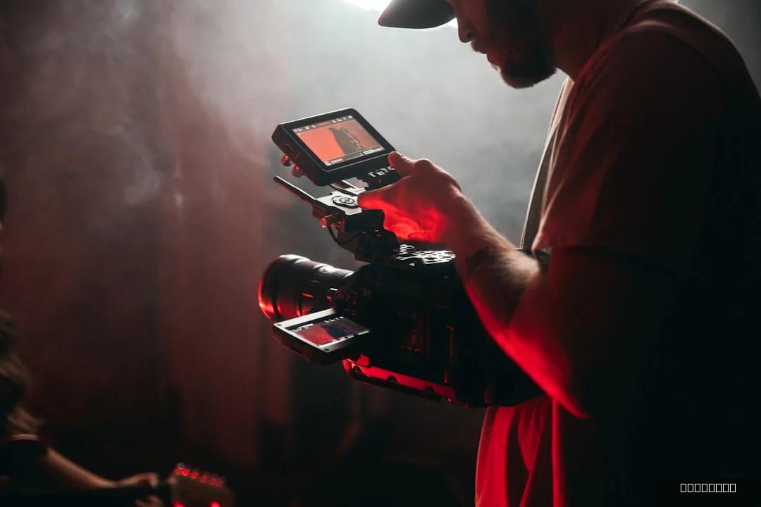 Video Hooks That Sell: How to Master the First 3 Seconds